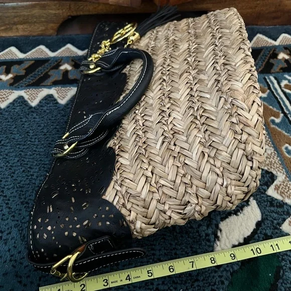 Iman Global Chic Resort Straw & Black Faux Leather Handbag Tote Bag with Charms! - Picture 9 of 13